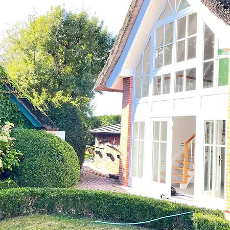 1100 - Reetdachhaus In بيت للعطل *