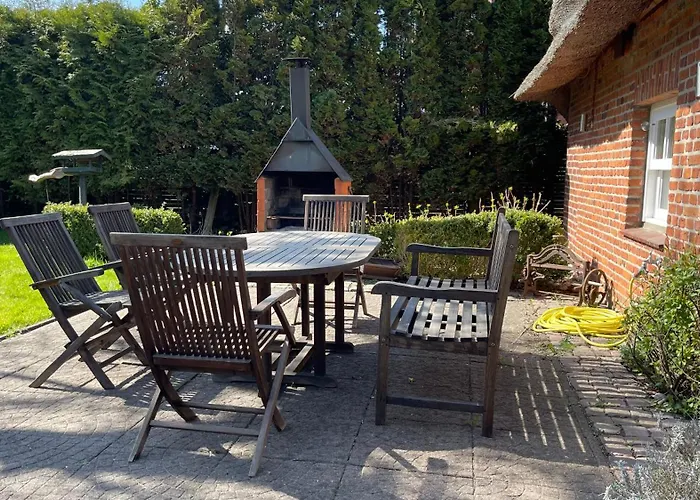 1100 - Reetdachhaus In Prázdninový dům *